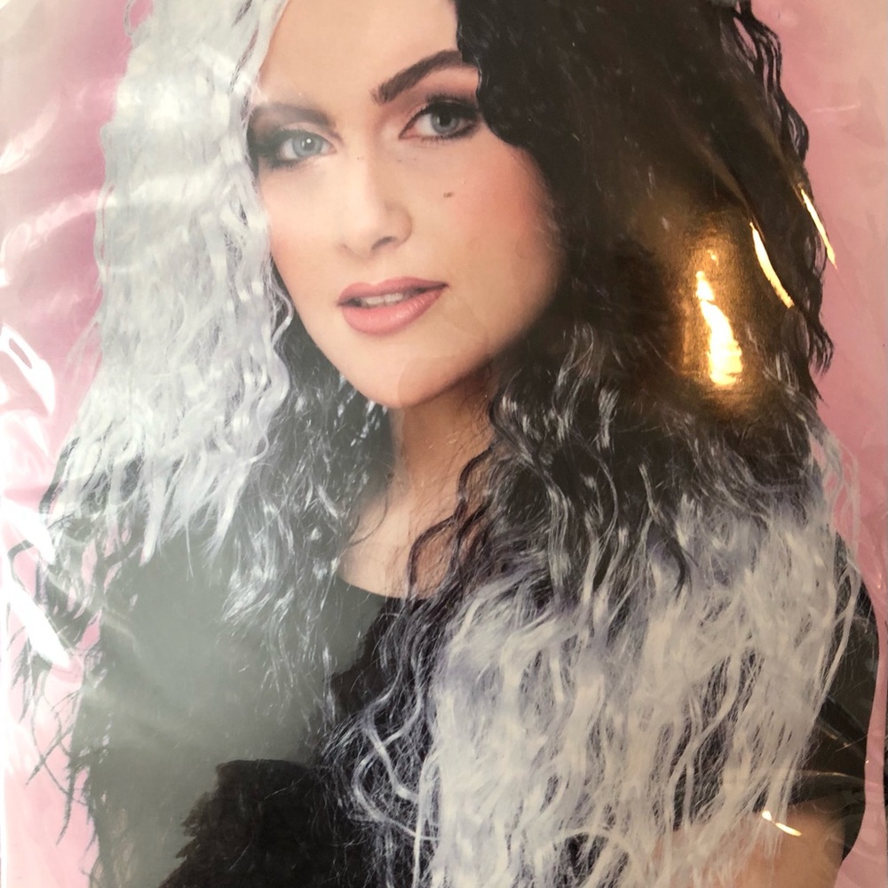 SALE Women’s Halloween Wig Black & White